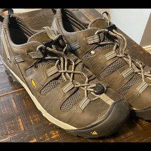 Keen safety shoe, composite toe.